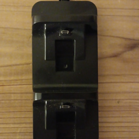 PS4 Dual Controller Charger - Picture 2 of 2